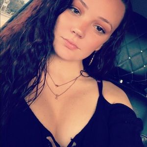 Meet your Posher, Alexis